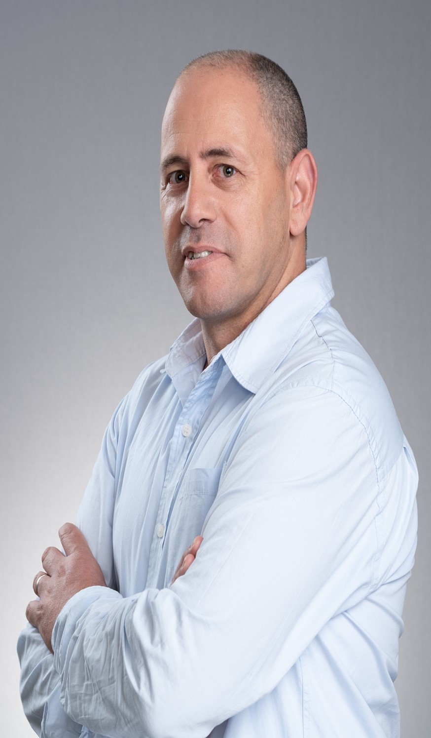 שרון: תואר ראשון במנהל עסקים, לימודי תעודה: ניהול פרויקטים, כלכלת המשפחה, יעוץ ארגוני, הנחיית קבוצות